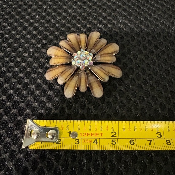 Vintage Daisy Flower Brooch with Aurora Borealis Rhinestones - Picture 6 of 6